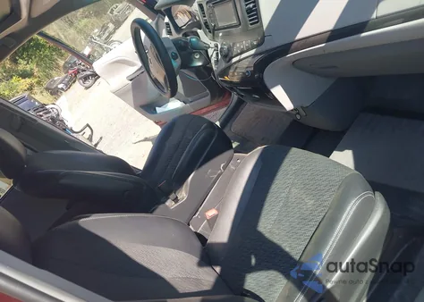 2013 Toyota Sienna Se 8 Passenger z USA, uszkodzony, nr VIN 5TDXK3DC1DS310515